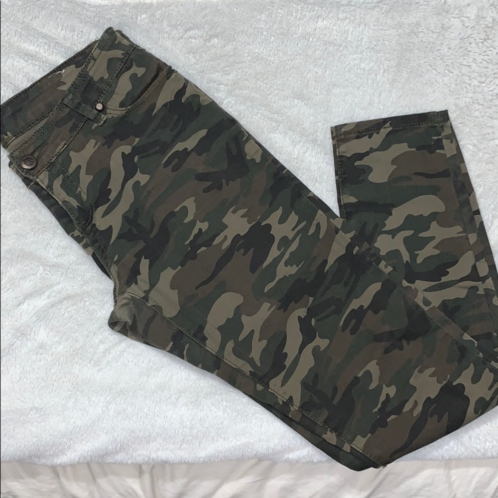 🌻 Women’s Camouflage Skinny Jeans